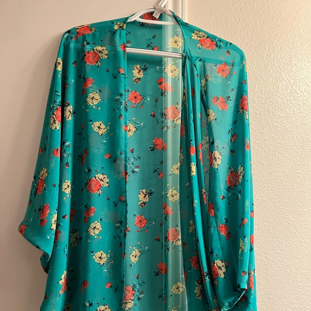 Short sleeve teal floral kimono